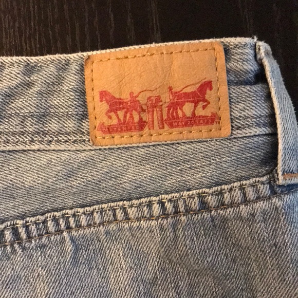 Levi’s High Rise Short - Picture 2 of 4